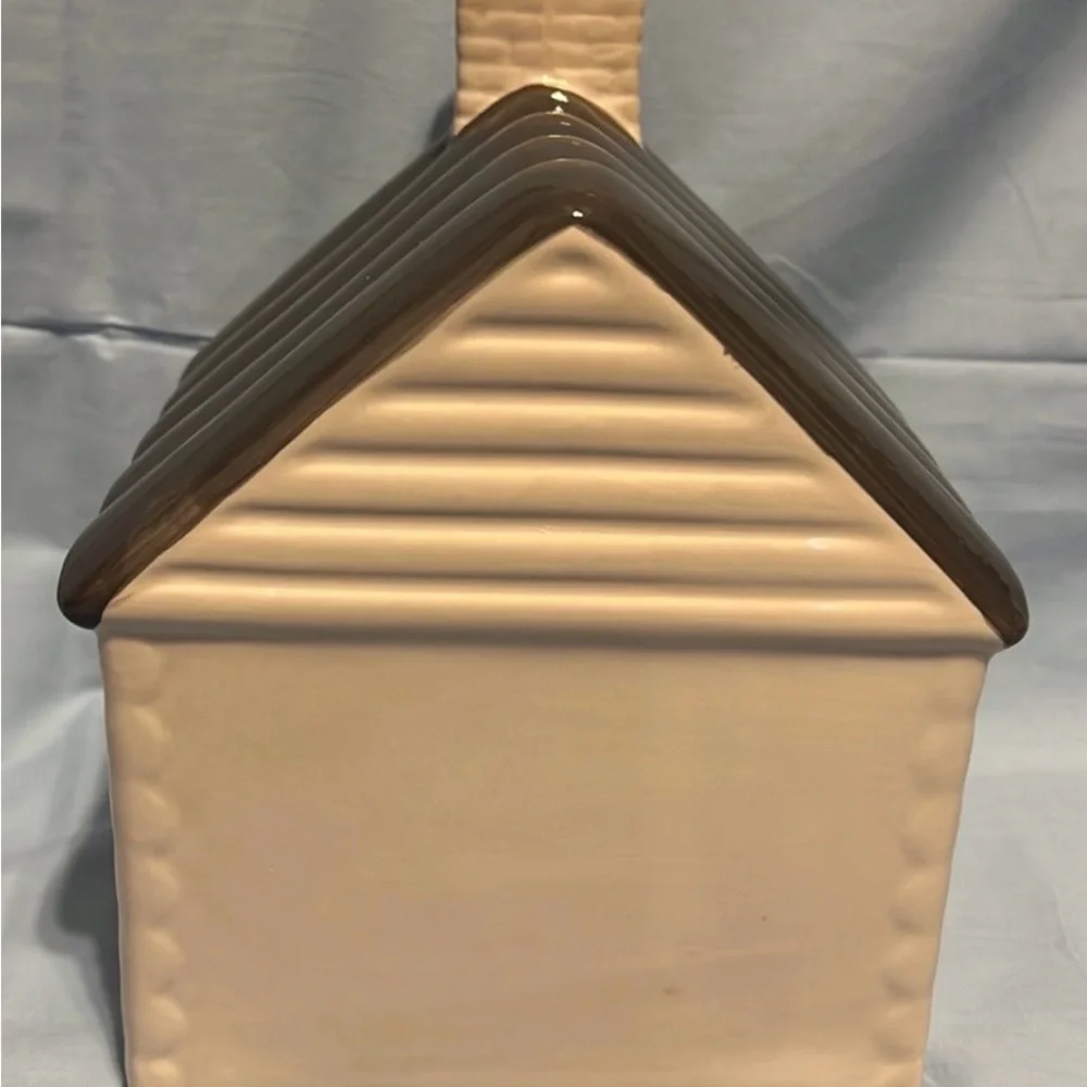 NIB Rae Dunn ceramic cabin - Picture 5 of 5